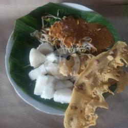 Lontong Pecel Sayur Rempeyek