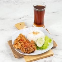 Porsi Kenyang Nasi Ayam Geprek Es Nutrisari Sambel Lombok Merah