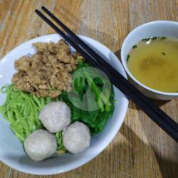 Mie Ayam Hijau Bakso