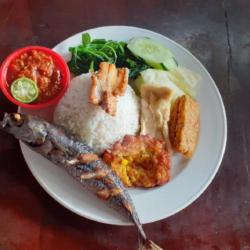 Nasi Tempong Ikan Tongkol