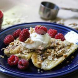 Pisang Tanduk Madu Goreng Dengan Yogurt Blueberry   Aneka Topping   Minum