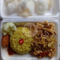 Nasi Kuning Gurih Ayam Suir