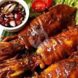 Cumi Bakar Isi   Nasi   Lalapan   Sambal   Es Teh