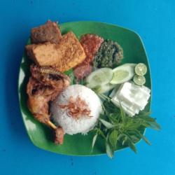 Nasi Ayam Goreng Tahu Tempe