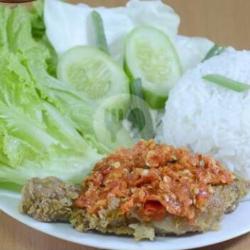 Ayam Penyet Paha Bawah   Nasi   Es Teh