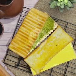 Roti Bakar Vanilla Greentea