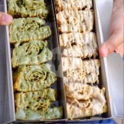 Roti Bakar Varian Tiramisu  Greentea