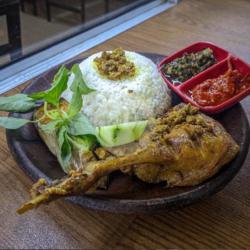 Nasi Lalapan Bebek Goreng