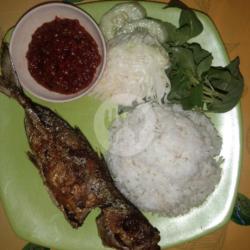 Nasi Lalapan Ikan Laut Jumbo