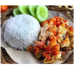 Spesial Nasi Ayam Geprek Kobis Terong Goreng