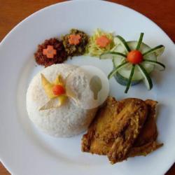 Nasi Ayam Kampung Midhut   Sambal   Kremes