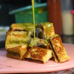 Roti Bakar Kombinasi Keju - Strawberry