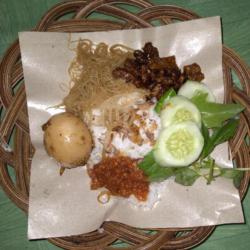 Nasi Uduk   Telur Semur   Bihun   Tempe Orek