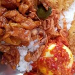 Nasi Uduk Orek Telur Balado