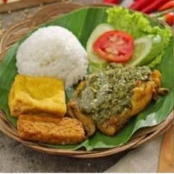 Nasi Uduk Ayam Penyet Jus