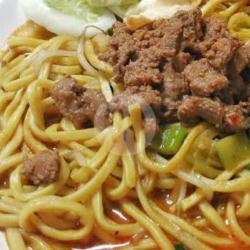 Mie Kuah Kari Daging Pedas