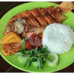 Nasi Lalapan Ikan Mujair