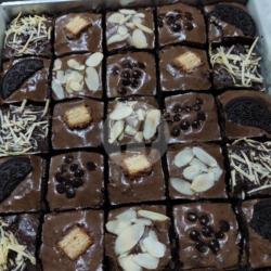 Brownies Sekat Aneka Topping