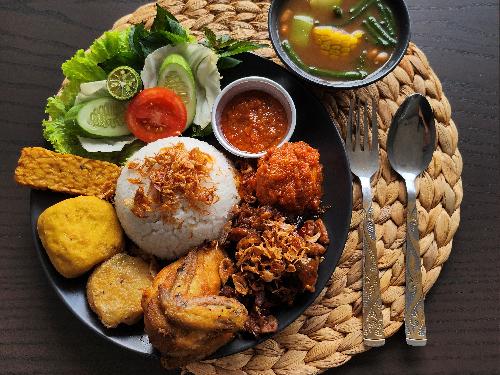 Ayam Geprek Melotot, Ruko Spring, Gading Serpong