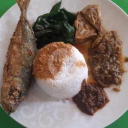 Nasi Ikan Goreng