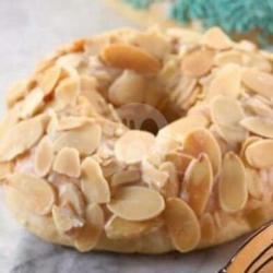 Donat Cream Almond