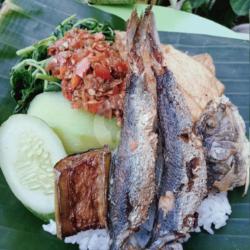 Nasi Tempong Ikan Laut Sambel Terasi Ndower