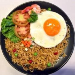 Indomie Goreng Plus Nasi Telor