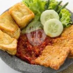 Lalapan Tahu Tempe Goreng