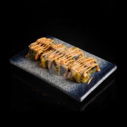 Fried Spicy Salmon Maki (8 Pcs)