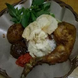 Nasi Uduk Ayam Goreng Semur Telor   Tahu