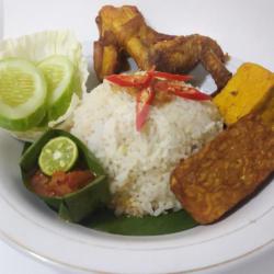 Paket Nasi Liwet Ayam Goreng Kuning Kumplit Dada