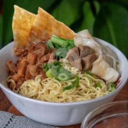 Mie Bangka Komplit