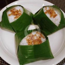 Nasi Uduk Daun Pisang