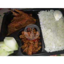 Paket Nasi Ceker Mercon