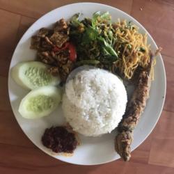 Nasi Campur Ikan Goreng Tepung