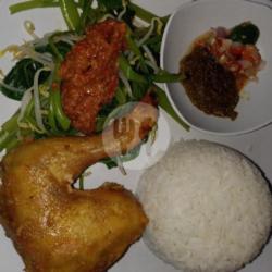 Ayam Goreng   Nasi   Plecing