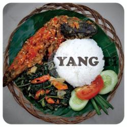 Nasi   Lele Geprek   Lalapan