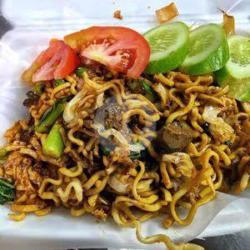 1 Porsi Mie Goreng Biasa(campur Sayuran,ayam Suwir,telor,bakso)