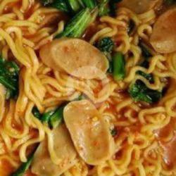 Indomie Kuah Campur Sosis Dan Telur