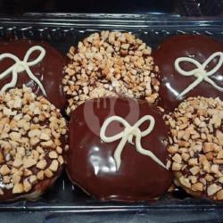 Donut Isi 6 Coklat Dan Kacang