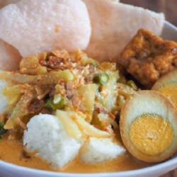 Ketupat Sayur Telor Tahu