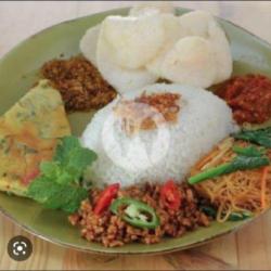 Nasi Uduk   Telor Dadar   Teh Manis