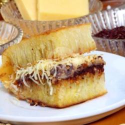 Martabak Bangka Pisang Keju Cokelat Susu