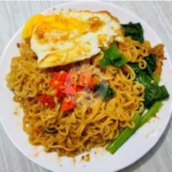 Mie Goreng Rebus Telor Utuh