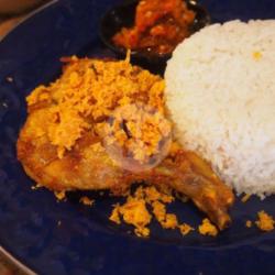 Ayam Kremes Kriuk   Nasi