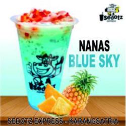 Nanas Blue Sky