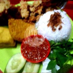 Nasi Lele Serundeng Tempe Es Teh Manis