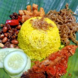 Nasi Kuning Kumplit Ikan Tongkol