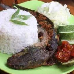 Nasi Uduk Nasi Kuning Lele Goreng