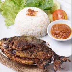 Nasi  Bawal Bakar Lalap  Sambel Gledek